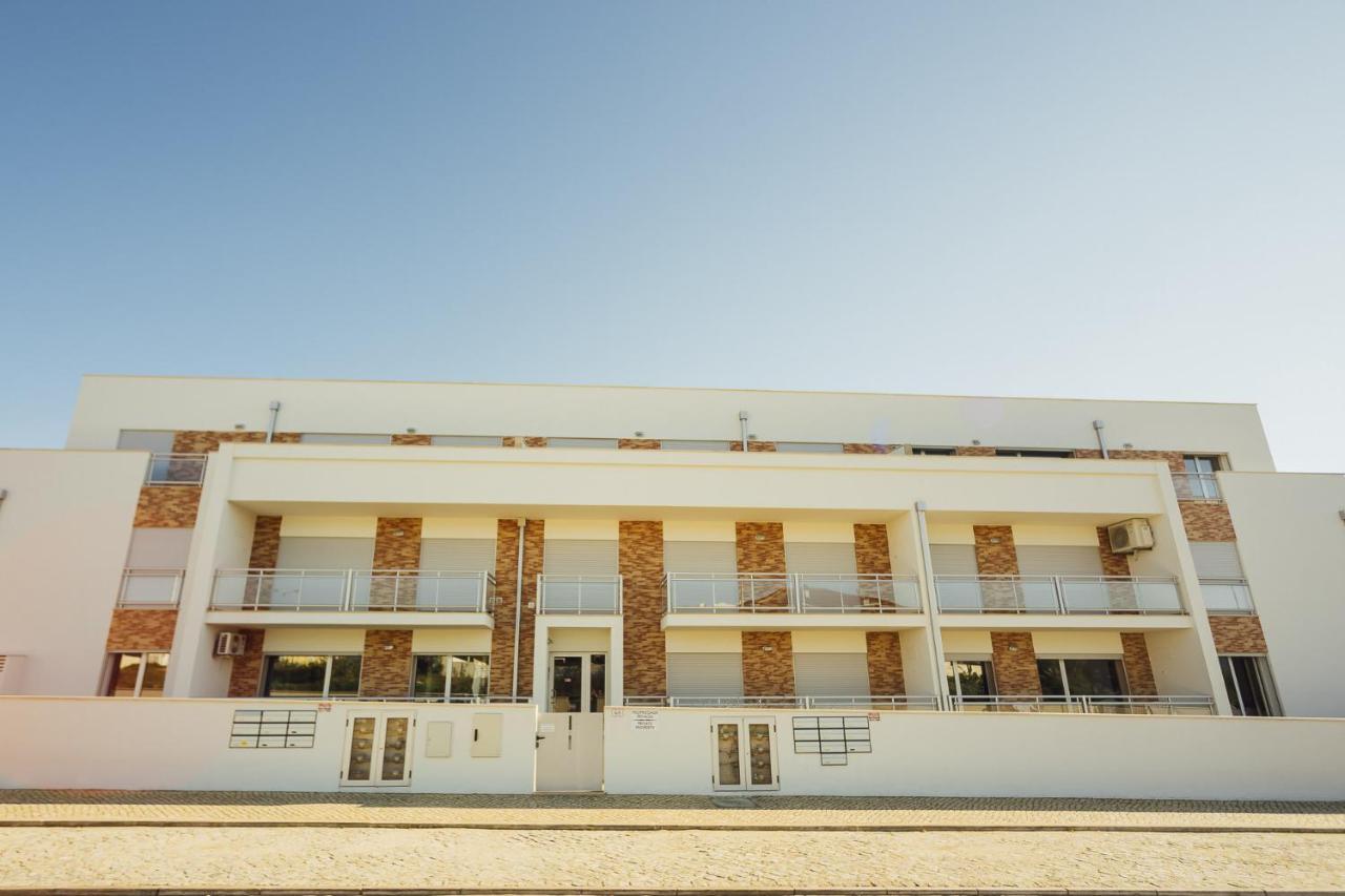 Carmona - By Sch São Martinho do Porto Exterior foto