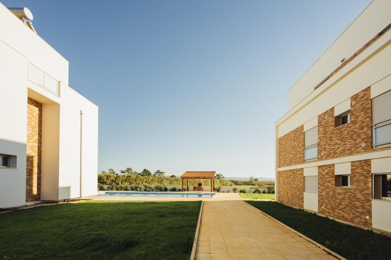 Carmona - By Sch São Martinho do Porto Exterior foto